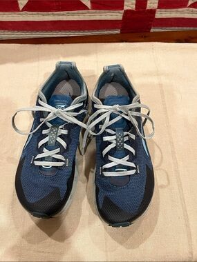 Altra Navy and Light Blue Women’s Running Sneakers